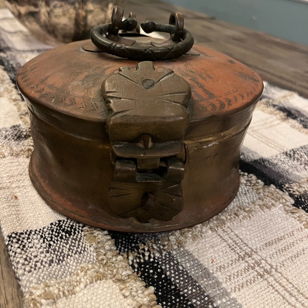 Antique Chapati Copper India Betel Box - Picture 5 of 17